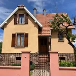 La Maison De De Et Son Jardin Holiday home