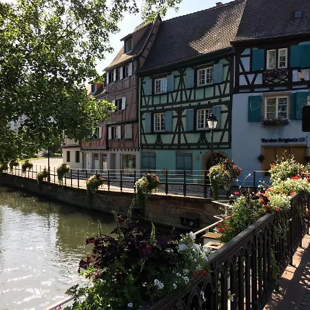 Casa de Férias La Maison De De Et Son Jardin Colmar