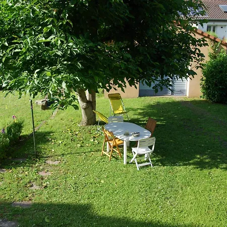 Nyaraló La Maison De De Et Son Jardin