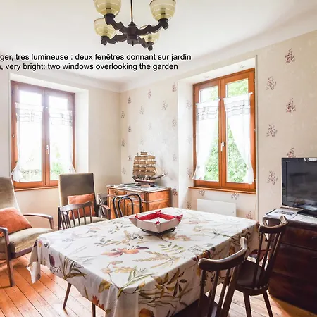 Casa de Férias La Maison De De Et Son Jardin *