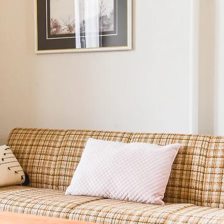 La Maison De De Et Son Jardin Nyaraló