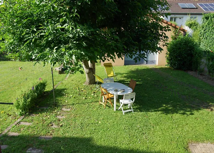 Nyaraló La Maison De De Et Son Jardin