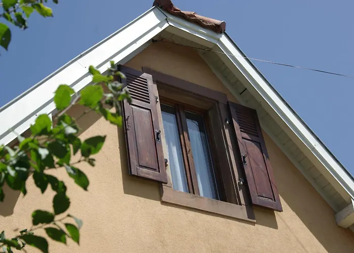 La Maison De De Et Son Jardin Nyaraló *